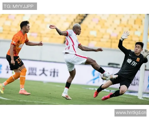 41岁美国门将古赞宣布赛季结束后正式退役的消息引发关注