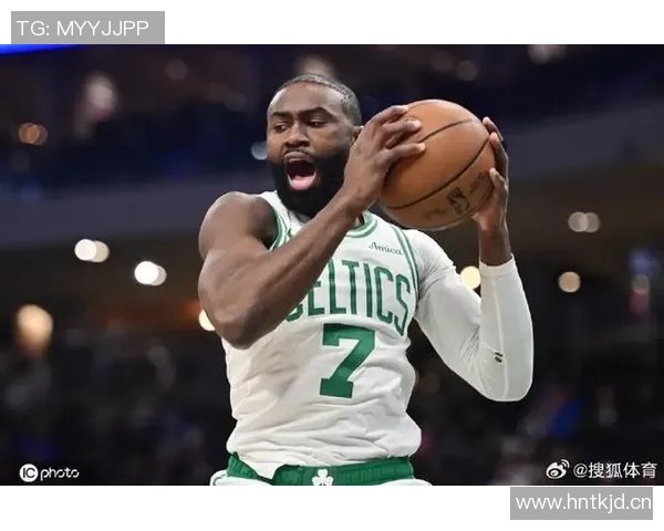 杰伦布朗赞沃尔什表现出色防守与关键投篮双双奏效