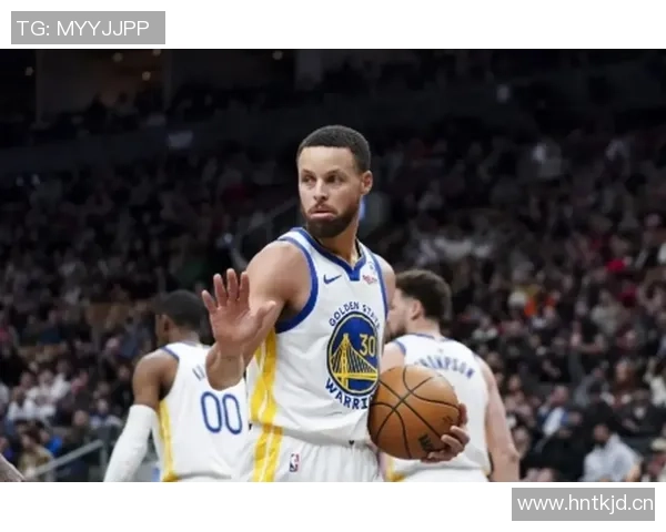 库里透露上半场扭伤脚踝情况不严重期待尽快恢复状态